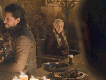 La escena en la que se puede observar un café de la compañía Starbucks. La escena en la que se puede observar un café de la compañía Starbucks.