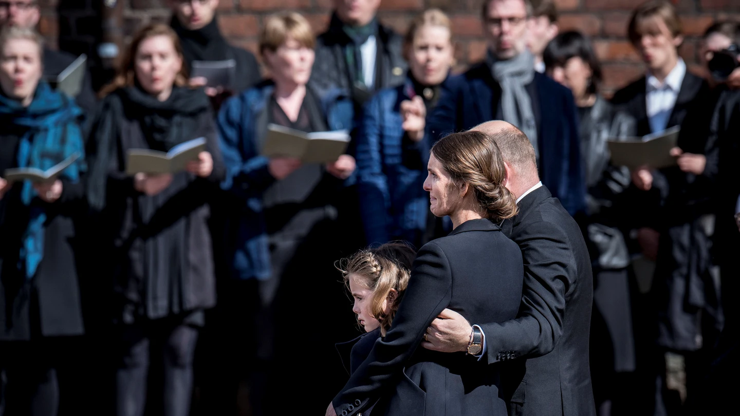 El dueño de ASOS, su mujer y su hija en el funeral El dueño de ASOS, su mujer y su hija en el funeral