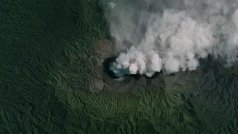 Volcán Dukono, Indonesia Volcán Dukono, Indonesia