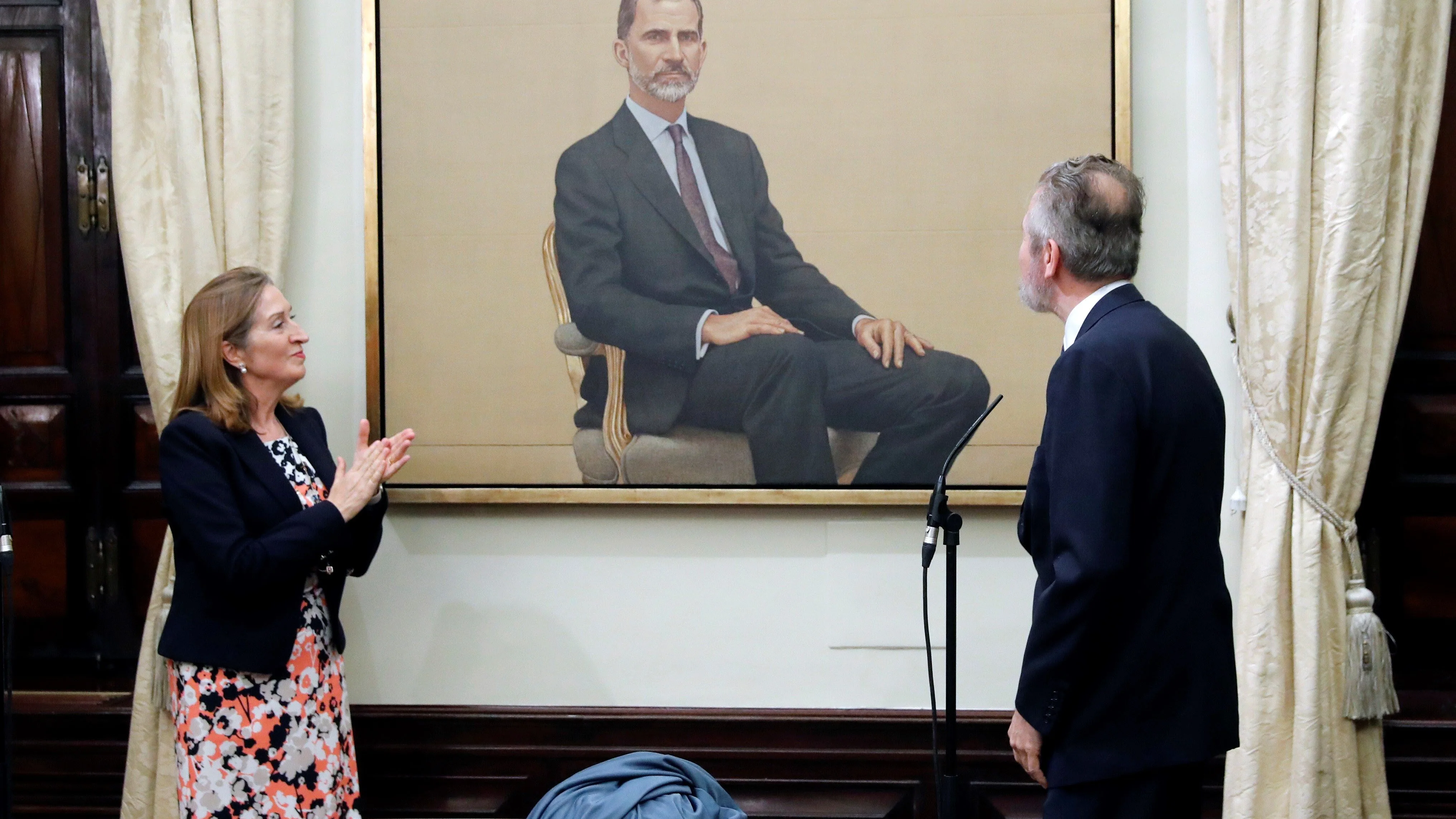 El retrato del rey que encargó el Congreso de los Diuputados