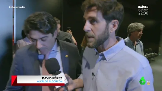 Gonzo pone en un aprieto al alcalde de Alcorcón (PP): "¿Es justo que las instituciones dejen en la calle a 93 familias?" Gonzo pone en un aprieto al alcalde de Alcorcón (PP): "¿Es justo que las instituciones dejen en la calle a 93 familias?"