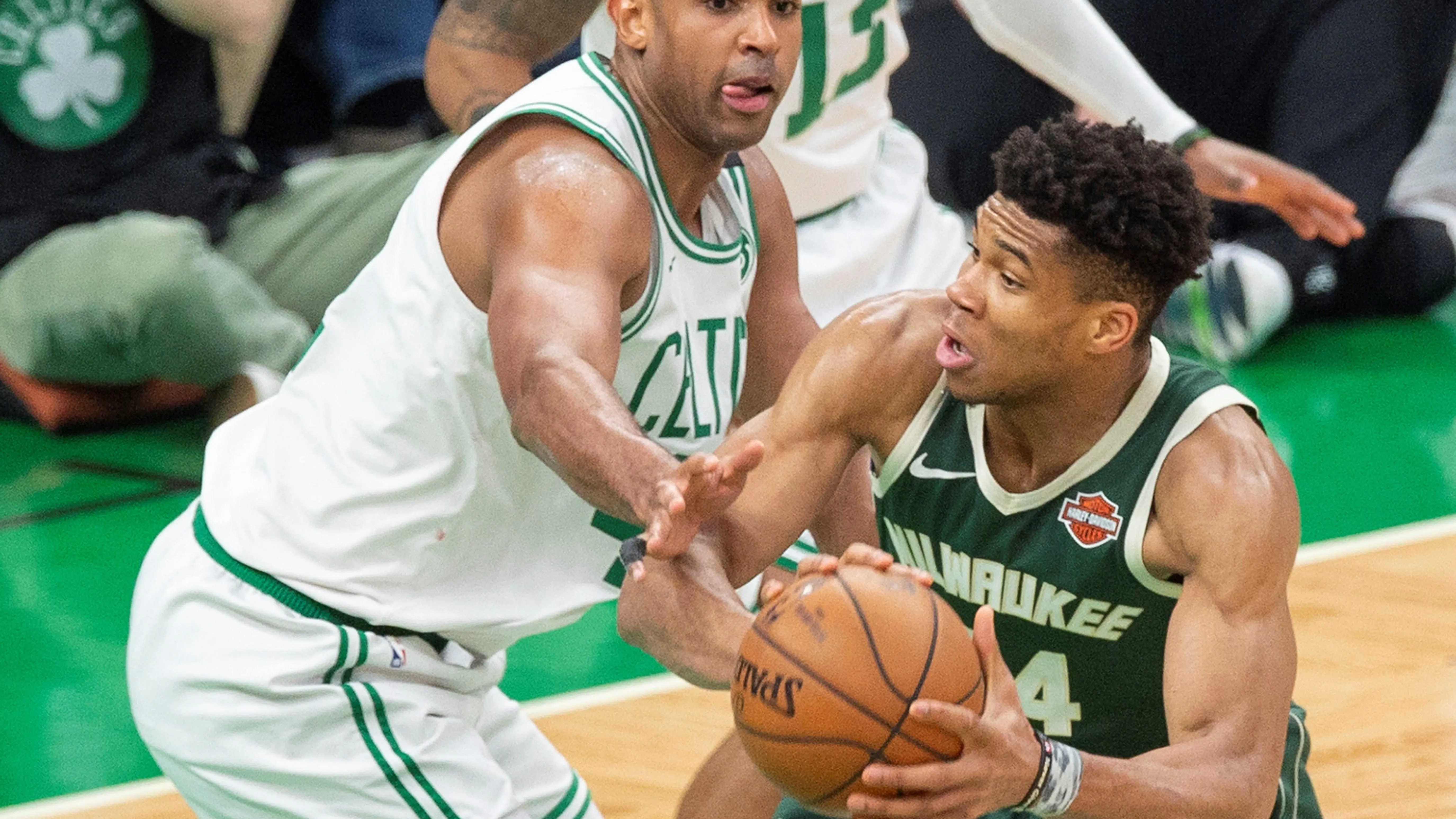 Giannis Antetokounmpo, en acción ante los Celtics