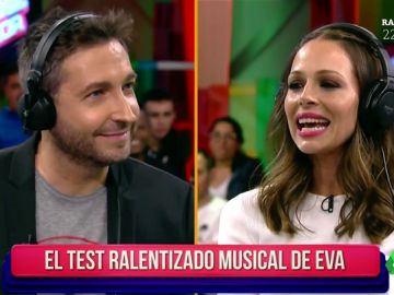 Eva González y Frank Blanco se someten al 'idiotizador': "Lo voy a hacer fatal, si yo normalmente ya estoy idiotizada" Eva González y Frank Blanco se someten al 'idiotizador': "Lo voy a hacer fatal, si yo normalmente ya estoy idiotizada"
