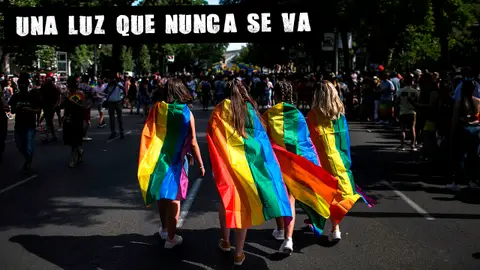 Cuatro jóvenes en el Orgullo de 2018 en Madrid Una luz que nunca se va