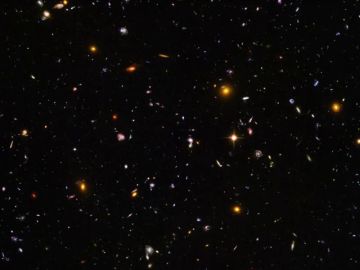 La foto de 16 años en la que aparecen 265.000 galaxias La foto de 16 años en la que aparecen 265.000 galaxias