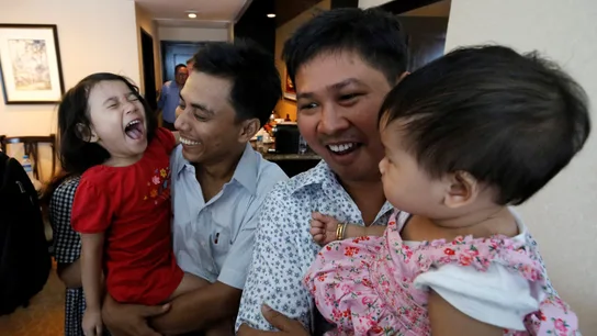 Los reporteros de Reuters se reencuentran con sus familias Los reporteros de Reuters se reencuentran con sus familias