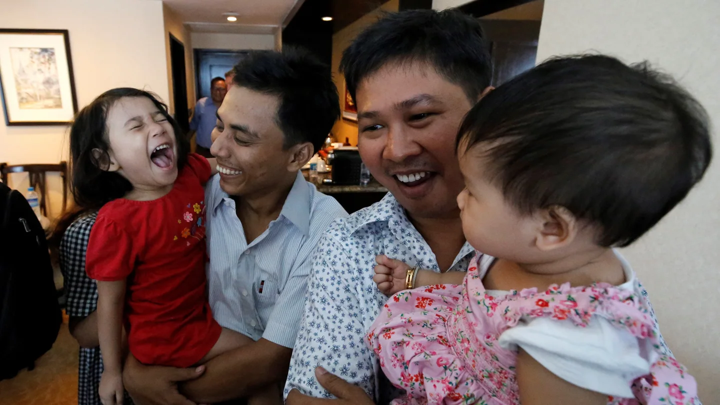 Los reporteros de Reuters se reencuentran con sus familias Los reporteros de Reuters se reencuentran con sus familias