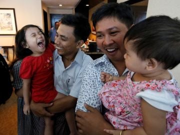Los reporteros de Reuters se reencuentran con sus familias Los reporteros de Reuters se reencuentran con sus familias