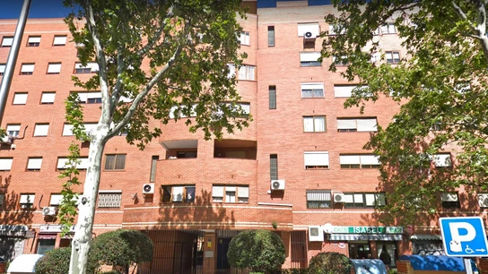 Fachada del edificio en el que fue encontrado el cadáver Fachada del edificio en el que fue encontrado el cadáver