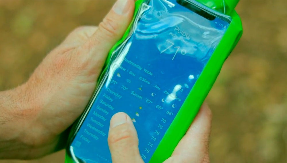 Mini lavadora Scrubba como funda del móvil