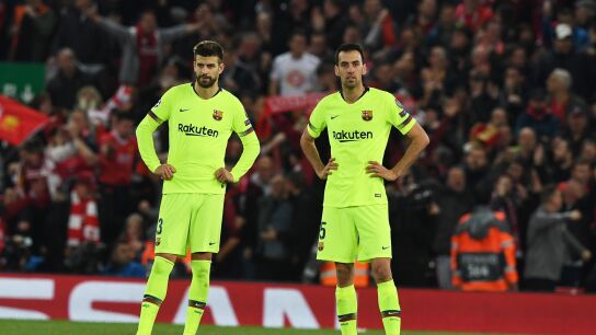 Sergio Busquets, con los brazos en jarra en el partido del Bar&ccedil;a