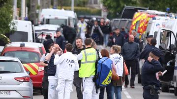 Policías franceses vigilan de cerca la zona en Blagnac, cerca a Toulouse