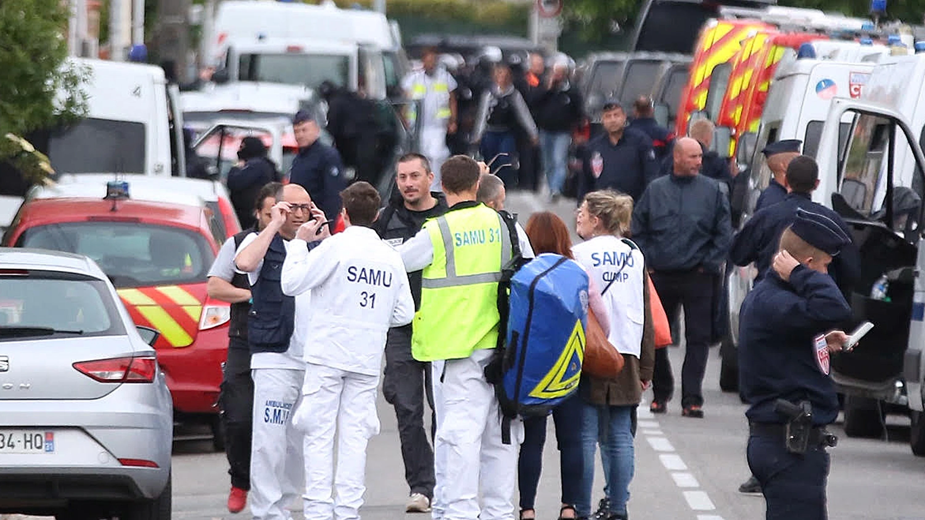 Policías franceses vigilan de cerca la zona en Blagnac, cerca a Toulouse