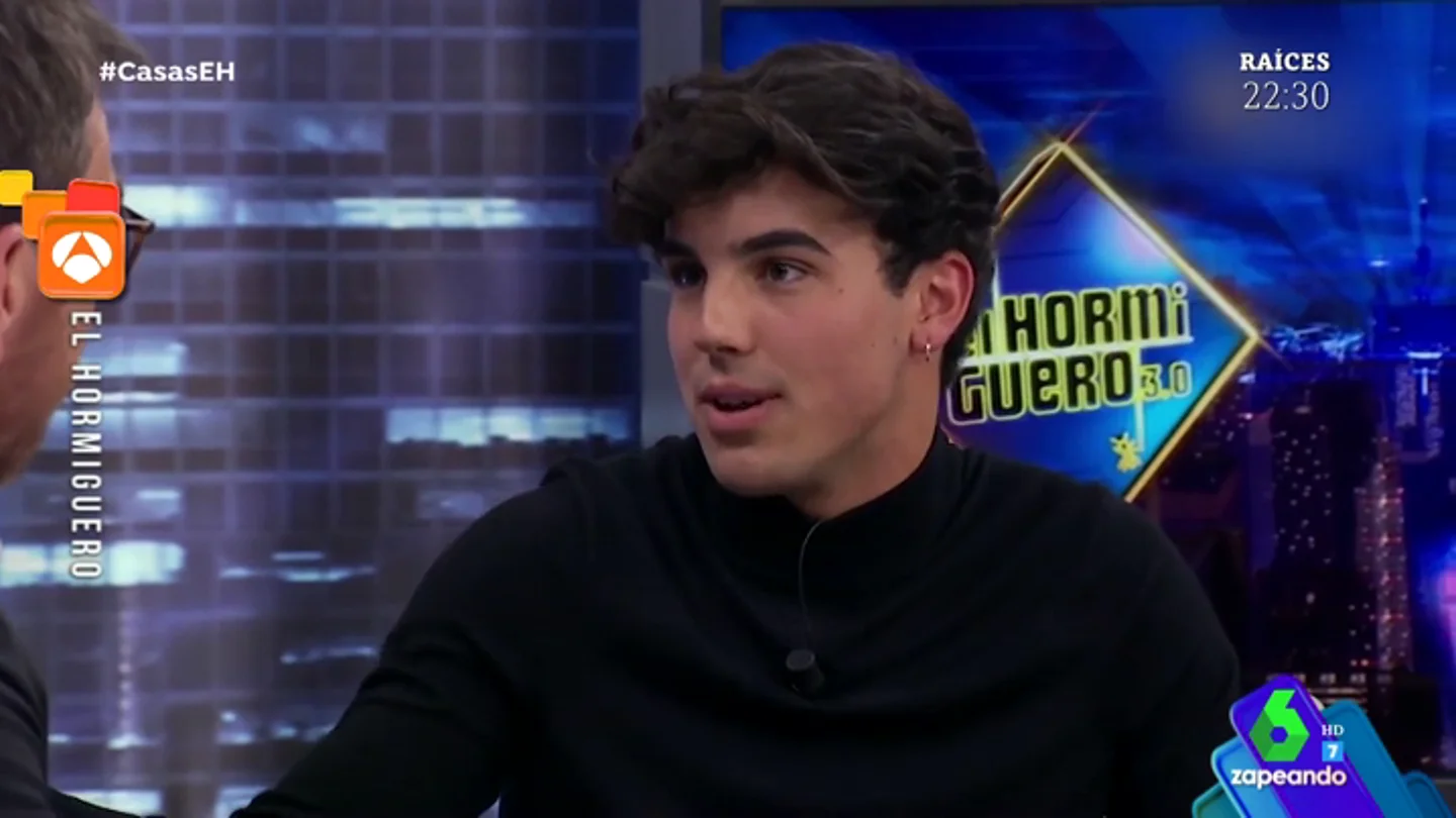 Óscar Casas confiesa que sufre varios tocs: "Hay veces que veo una lata en el suelo y tengo que volver para tocarla" Óscar Casas confiesa que sufre varios tocs: "Hay veces que veo una lata en el suelo y tengo que volver para tocarla"