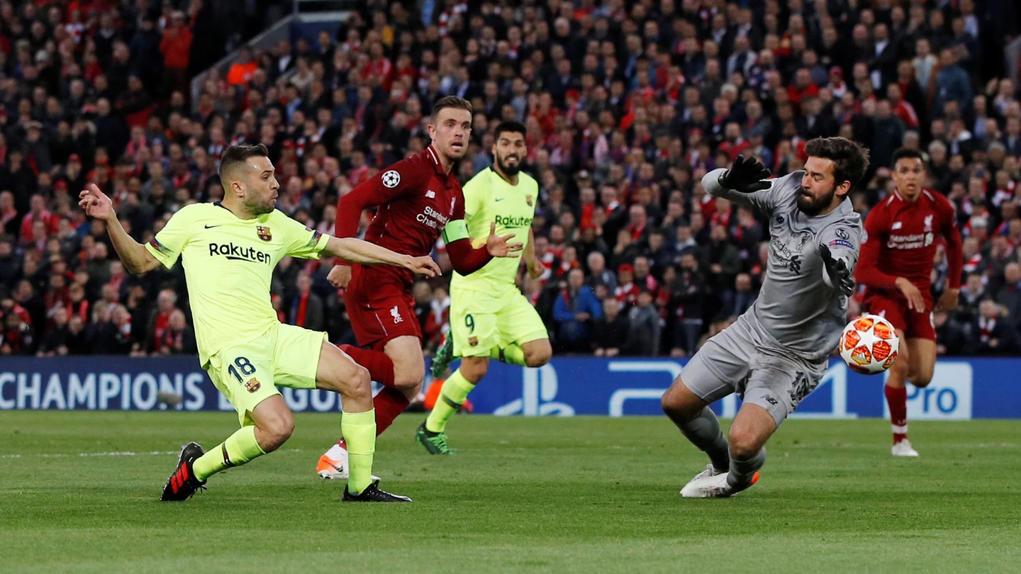 Alisson detiene un mano a mano contra Jordi Alba Alisson detiene un mano a mano contra Jordi Alba
