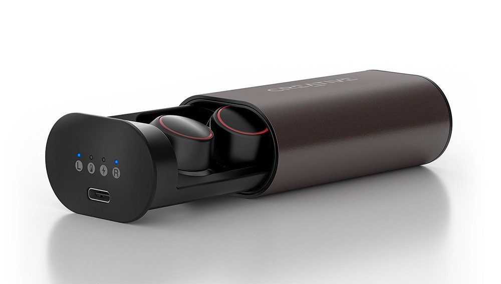 Funda de carga de estos auriculares de Creative