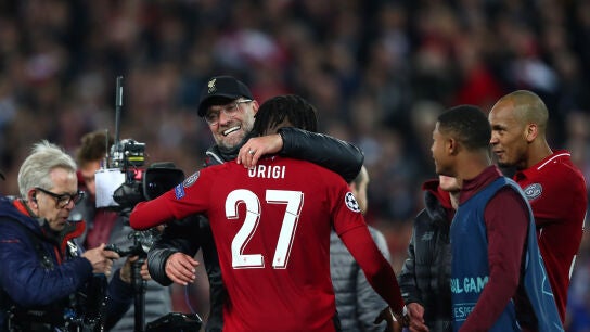 Origi celebrando con Klopp la remontada