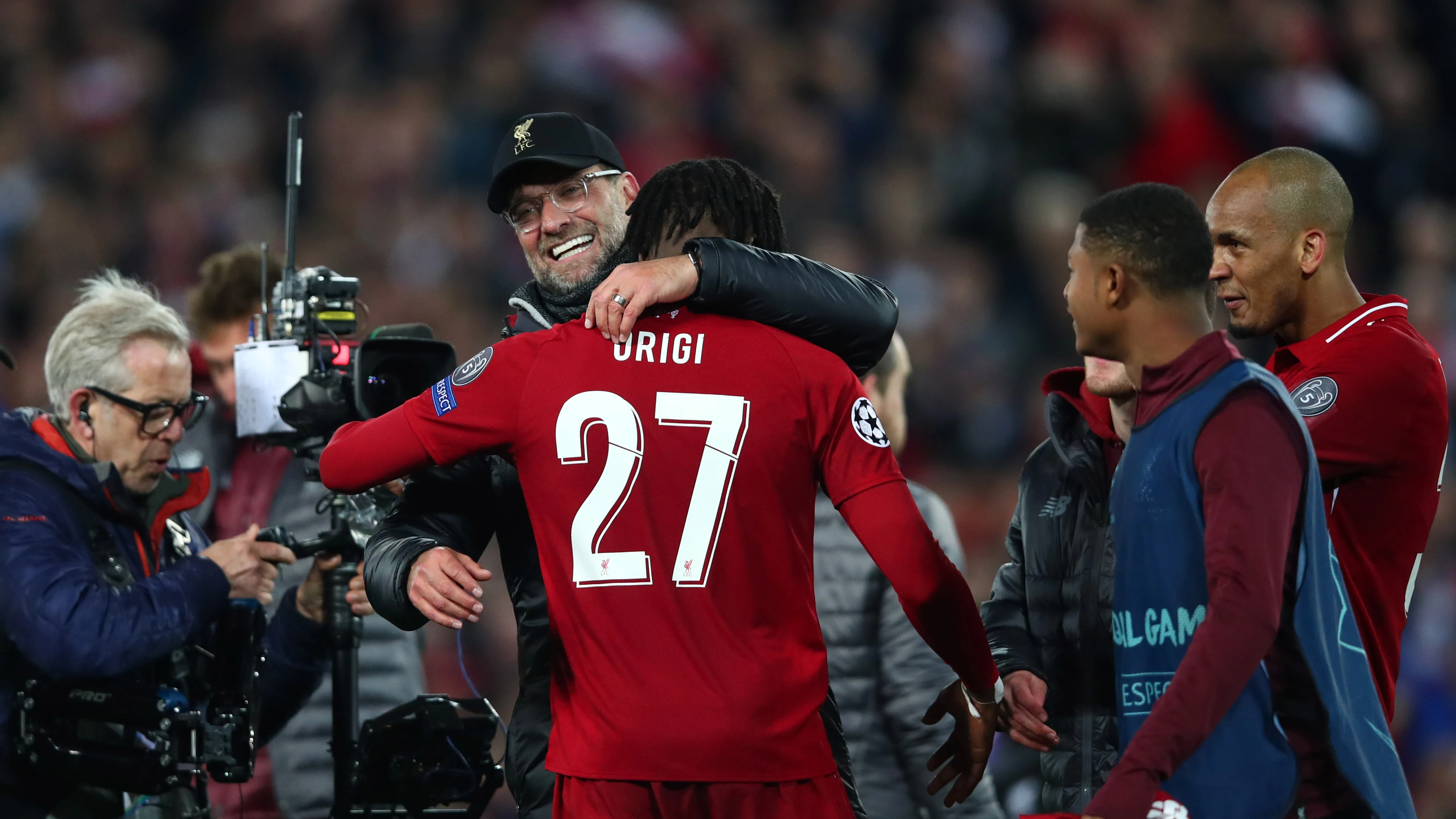 Origi celebrando con Klopp la remontada