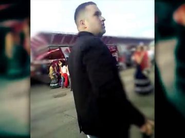 Graban a 'El Prenda' de 'La Manada' en la Feria de Sevilla Graban a 'El Prenda' de 'La Manada' en la Feria de Sevilla