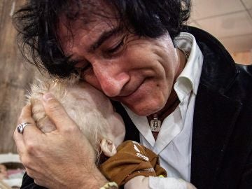 Patricio junto a uno de sus nietos Patricio junto a uno de sus nietos