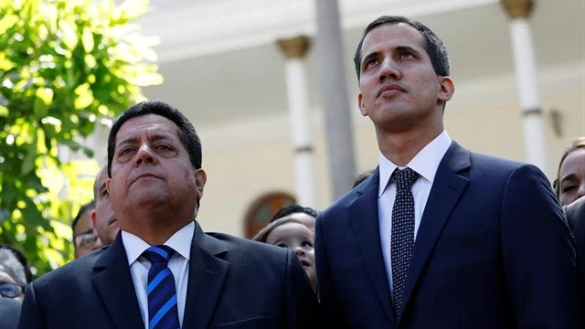 Edgar Zambrano junto a Juan Guaidó