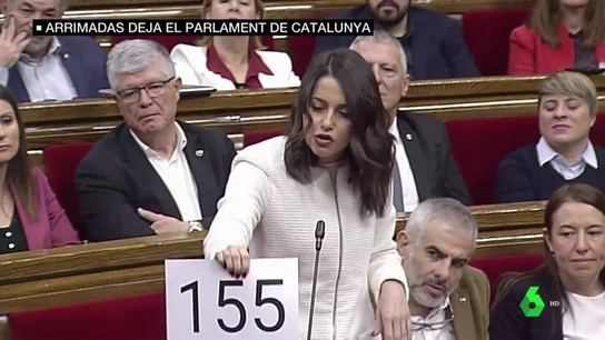 De sus famosos carteles a sacar la bandera de España: así ha sido el paso de Arrimadas por el Parlament De sus famosos carteles a sacar la bandera de España: así ha sido el paso de Arrimadas por el Parlament