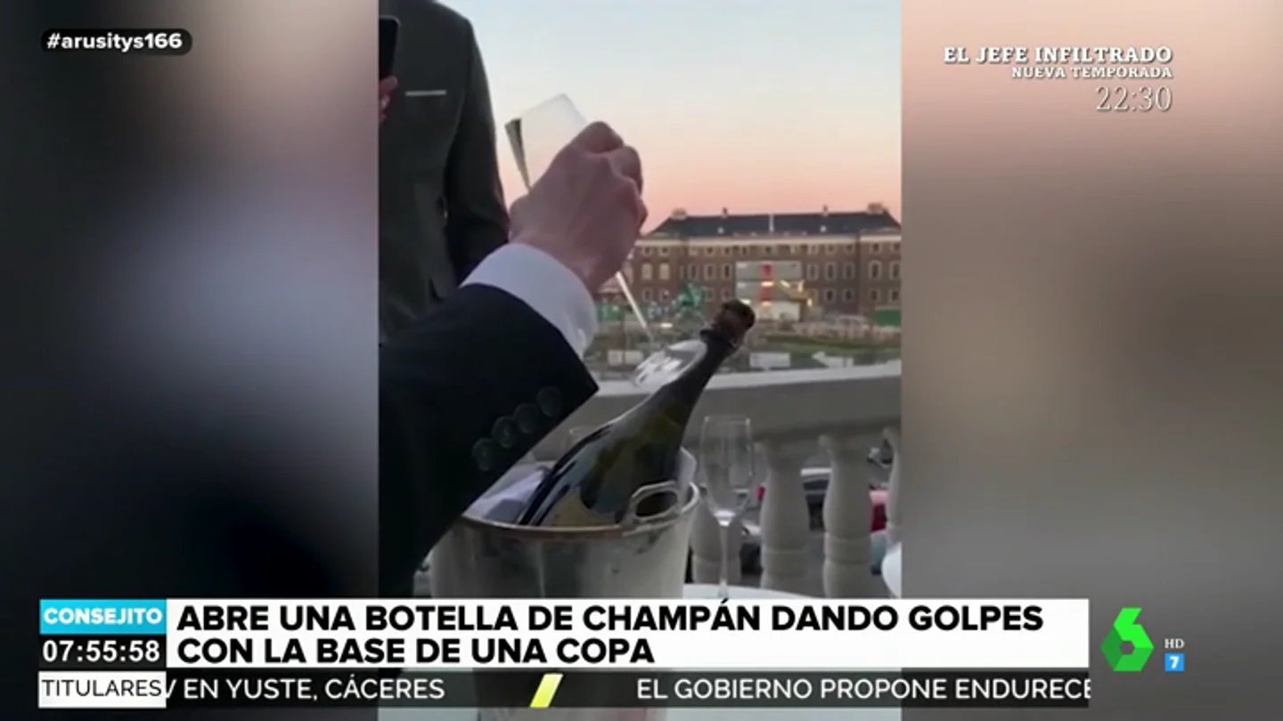 Cómo abrir una botella de champán con una copa y otros trucos para aplicar a diario Cómo abrir una botella de champán con una copa y otros trucos para aplicar a diario