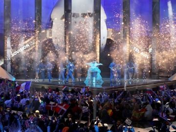 Imagen de la actuación de la ganadora de Eurovisión 2018, con la que se ha abierto la gala final de este año Imagen de la actuación de la ganadora de Eurovisión 2018, con la que se ha abierto la gala final de este año