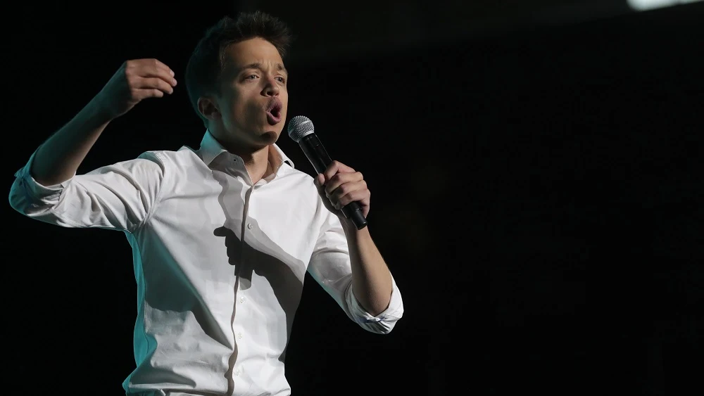 El candidato de Más Madrid a la Comunidad de Madrid, Íñigo Errejón, durante su intervención en un acto electoral en el Madrid Arena