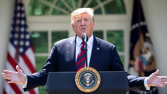 Negro, caliente y de puntas afiladas: así ha pedido Donald Trump que sea el diseño del muro Negro, caliente y de puntas afiladas: así ha pedido Donald Trump que sea el diseño del muro