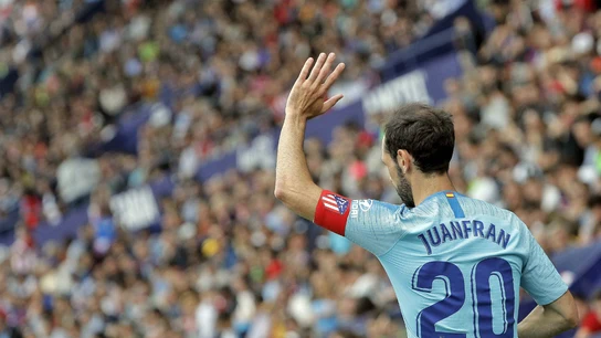 Juanfran, con el brazalete de capitán Juanfran, con el brazalete de capitán