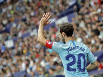 Juanfran, con el brazalete de capitán Juanfran, con el brazalete de capitán