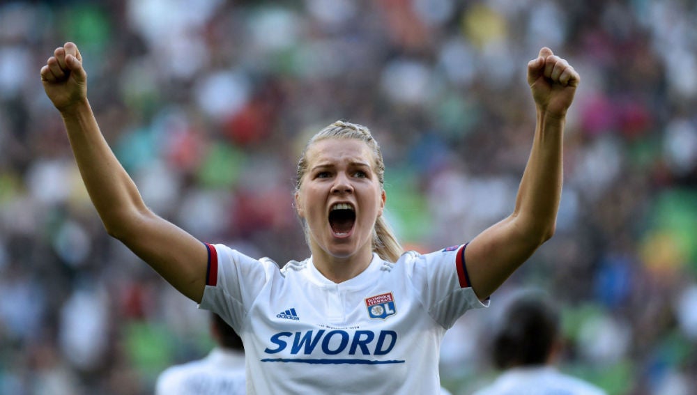 Hegerberg celebra un gol