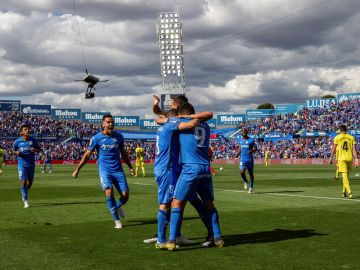 Los futbolistas del Getafe celebran el gol en el Coliseum Los futbolistas del Getafe celebran el gol en el Coliseum