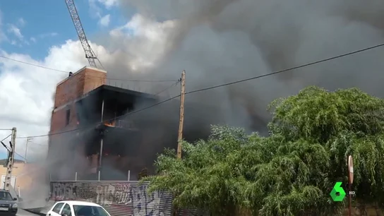 Imagen del incendio en una nave okupa en Ibiza Imagen del incendio en una nave okupa en Ibiza