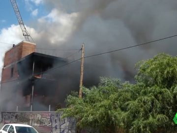 Imagen del incendio en una nave okupa en Ibiza Imagen del incendio en una nave okupa en Ibiza