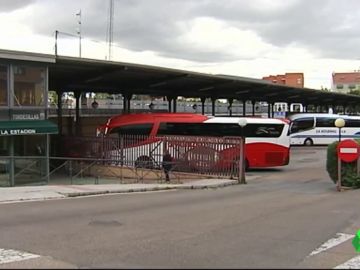 Una joven de 15 años logra escapar tras ser secuestrada 15 meses y obligada a tener relaciones con otro menor con el que tuvo un hijo Una joven de 15 años logra escapar tras ser secuestrada 15 meses y obligada a tener relaciones con otro menor con el que tuvo un hijo