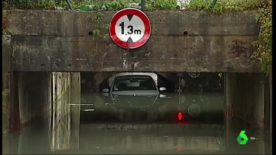 Imagen de una calle inundada por el temporal Imagen de una calle inundada por el temporal