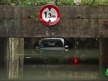 Imagen de una calle inundada por el temporal Imagen de una calle inundada por el temporal