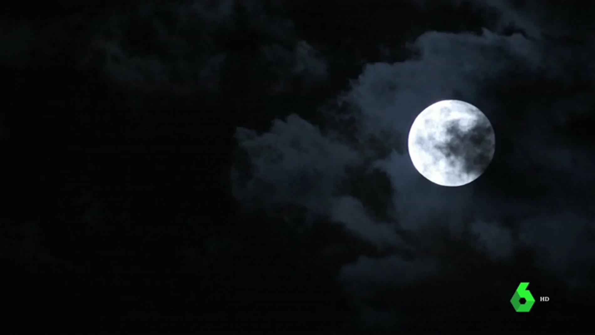 La luna azul, es extraño fenómeno que alumbra el cielo de Berlín