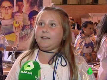 Una niña hablando de 'El libro del agua' Una niña hablando de 'El libro del agua'