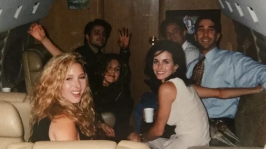 Courteney Cox, Mónica Geller de 'Friends' comparte una foto de los protagonistas de la serie antes de que se empezase a grabar. Courteney Cox, Mónica Geller de 'Friends' comparte una foto de los protagonistas de la serie antes de que se empezase a grabar.