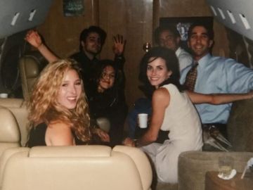 Courteney Cox, Mónica Geller de 'Friends' comparte una foto de los protagonistas de la serie antes de que se empezase a grabar. Courteney Cox, Mónica Geller de 'Friends' comparte una foto de los protagonistas de la serie antes de que se empezase a grabar.