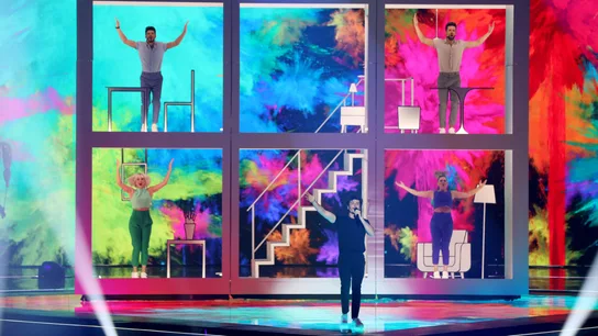 Miki durante su actuación en Eurovisión con 'La venda' Miki durante su actuación en Eurovisión con 'La venda'