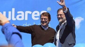 El expresidente del Gobierno Mariano Rajoy y el candidato del PP a la Presidencia de la Junta de Castilla y León, Alfonso Fernández Mañueco