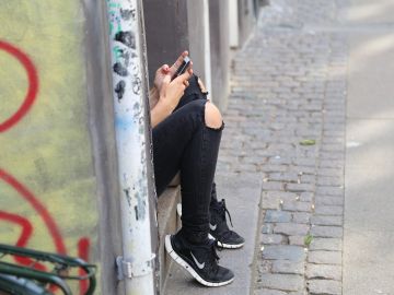 Sufrió ciberbullyng de joven y ahora no puede soportar el móvil Sufrió ciberbullyng de joven y ahora no puede soportar el móvil