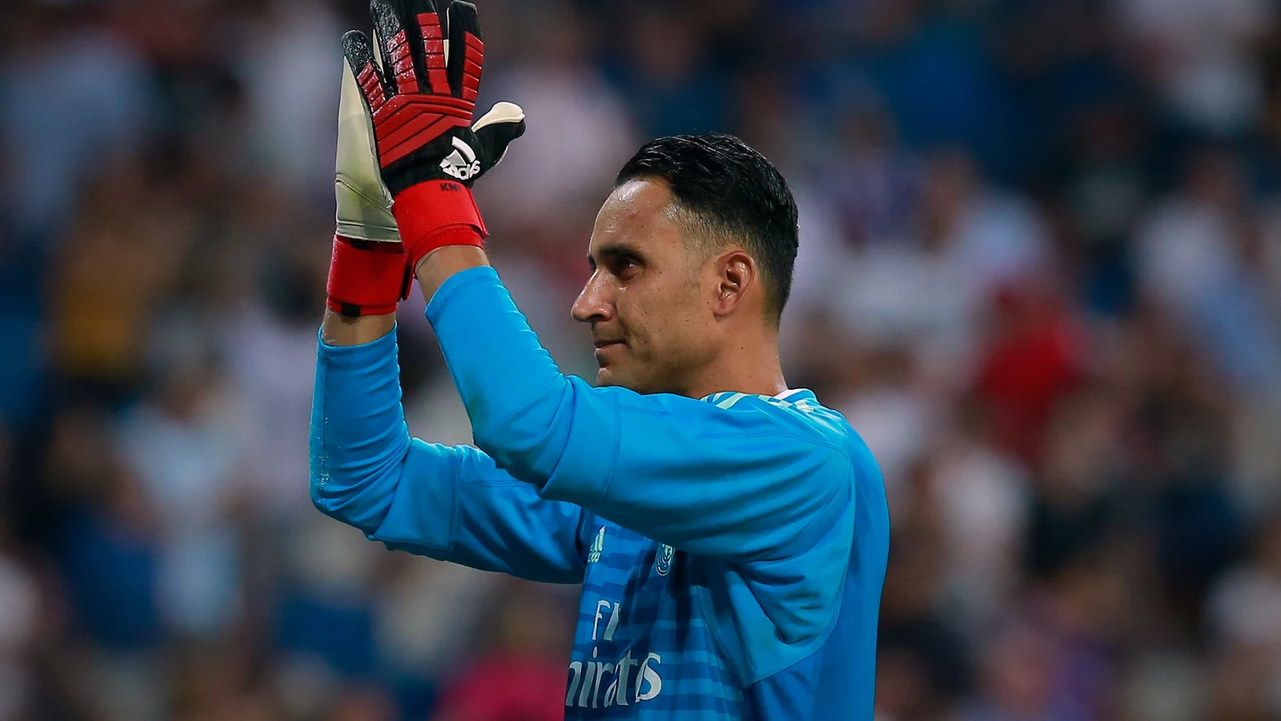 Keylor Navas aplaude a la afición en el Santiago Bernabéu Keylor Navas aplaude a la afición en el Santiago Bernabéu