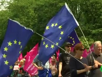 Alemania se manifiesta a favor de la Unión Europea y contra el auge de la ultraderecha Alemania se manifiesta a favor de la Unión Europea y contra el auge de la ultraderecha