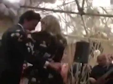 Holanda prohíbe difundir las imágenes de su reina bailando en la Feria de Sevilla Holanda prohíbe difundir las imágenes de su reina bailando en la Feria de Sevilla