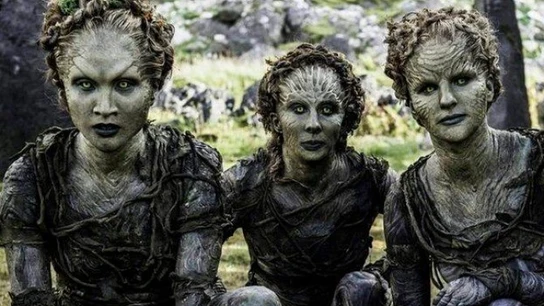 Fotograma de 'Juego de Tronos' en el que aparecen los hijos del bosque. Fotograma de 'Juego de Tronos' en el que aparecen los hijos del bosque.